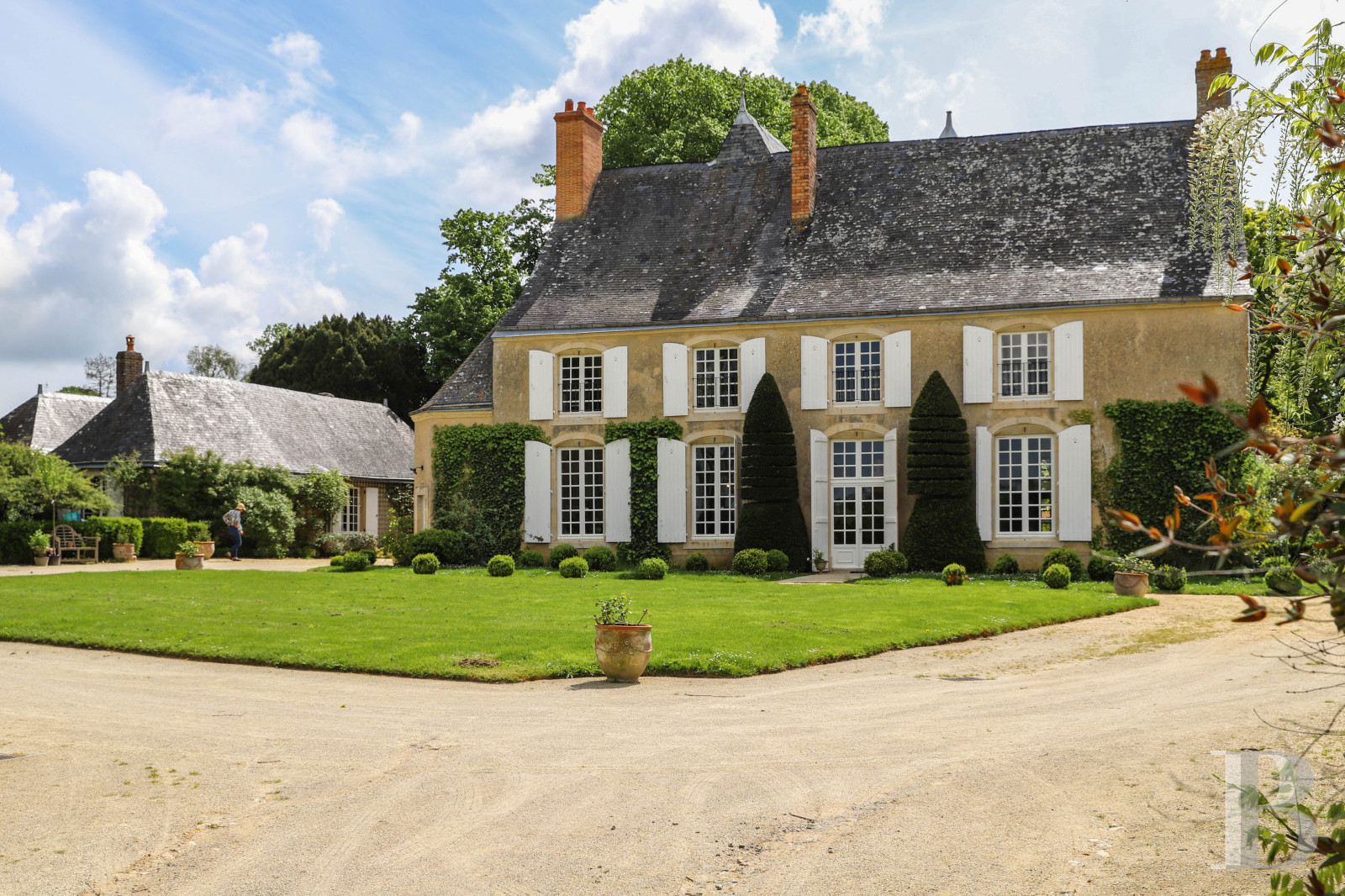 A 15th century manor and its remarkable garden west of Le Mans in Sarthe - photo  n°2